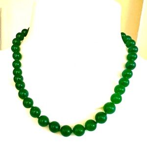 Elegant Green Vintage Beaded Necklace